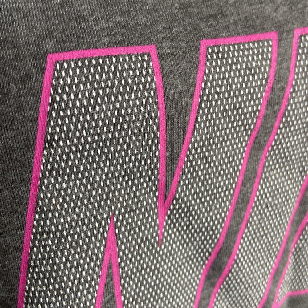 NWOT Nike T-shirt - Picture 4 of 6